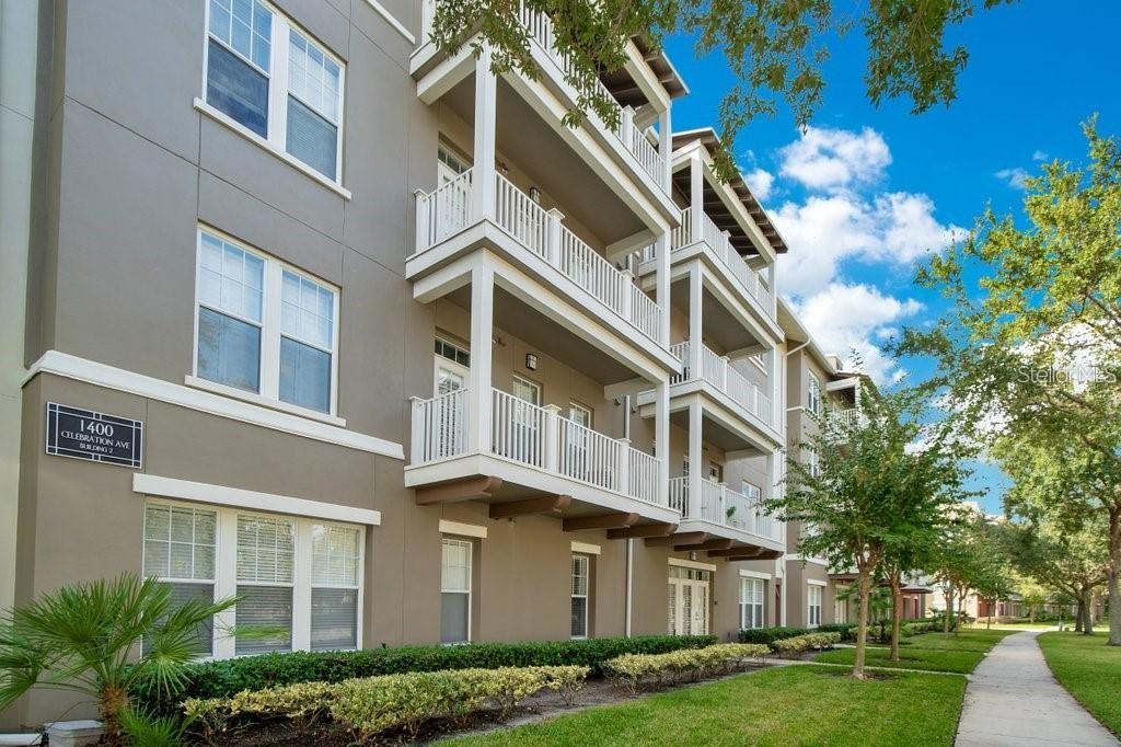 This is your chance to live in this amazing Community Artisan Park. Welcome to your future home. Enjoy this charm apartment of 2 bedroom and 2 bath. Located right in the middle of the Artisan Park community of celebration. Condominium that serves comfortably with a restaurant, a large swimming pool, gym, a very well-served leisure area, and also a very well-wooded outdoor area with a playground and, in addition, a very safe and organized community. By the way, close to Disney, market, outlet, shops, gas station and much more and a beautiful community right in the center of Celebration where we have several attractions for residents. Now let's talk about the apartment, very cozy, in the living room and dining room we have laminate which brings warmth and refinement. In the kitchen we put a floor, which is better suited for this area. In the bedrooms we have carpet, also to make it more comfortable and warm. It is impeccable, very well looked after, newly painted, air conditioning in perfect condition. 
Hey, come here, let me tell you something. Schedule an appointment to see this stunning apartment right away, it could be yours. Hurry up, don't miss this opportunity.