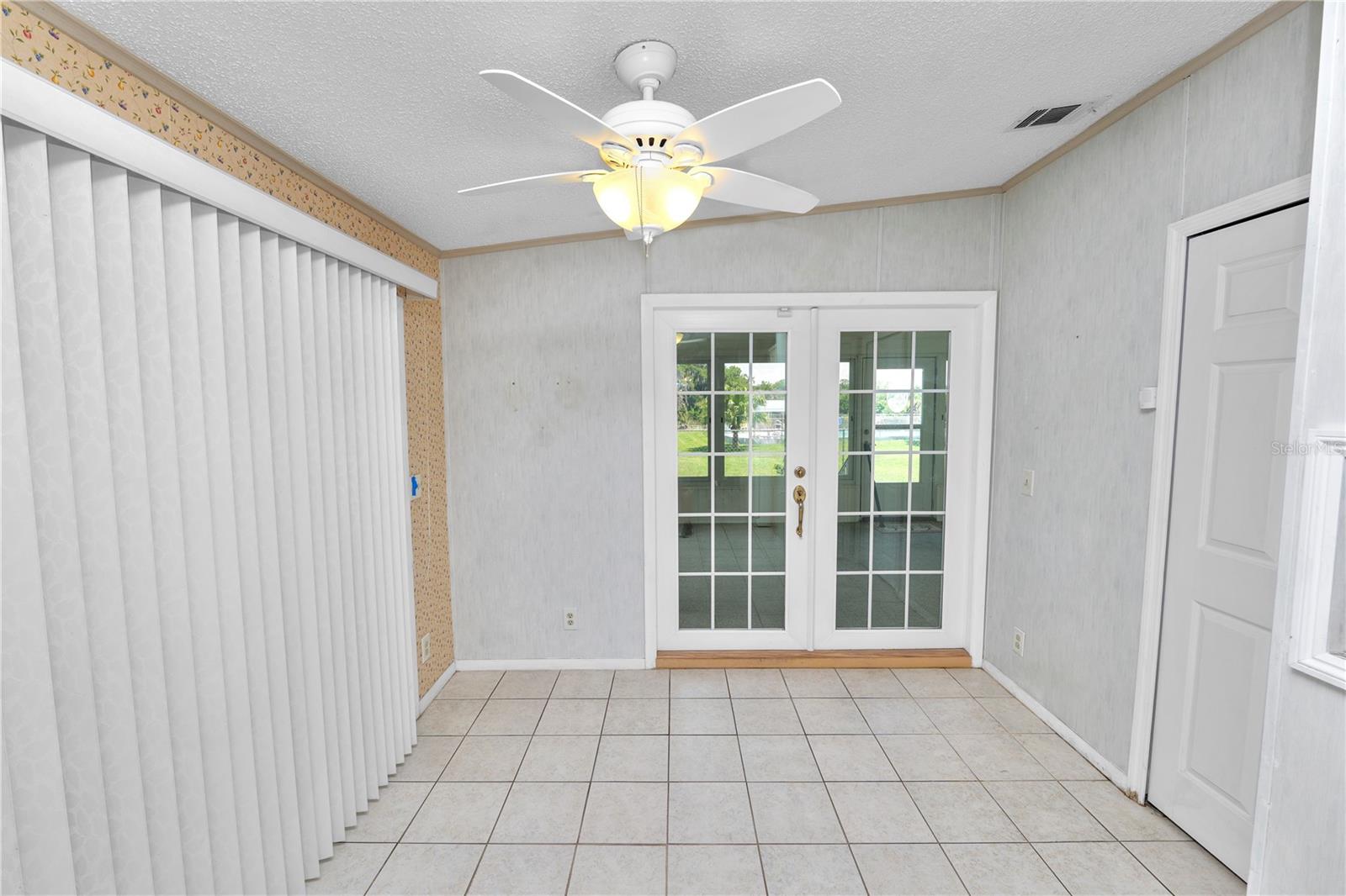VILLAGE UNIT 03 LAKELAND - Residential