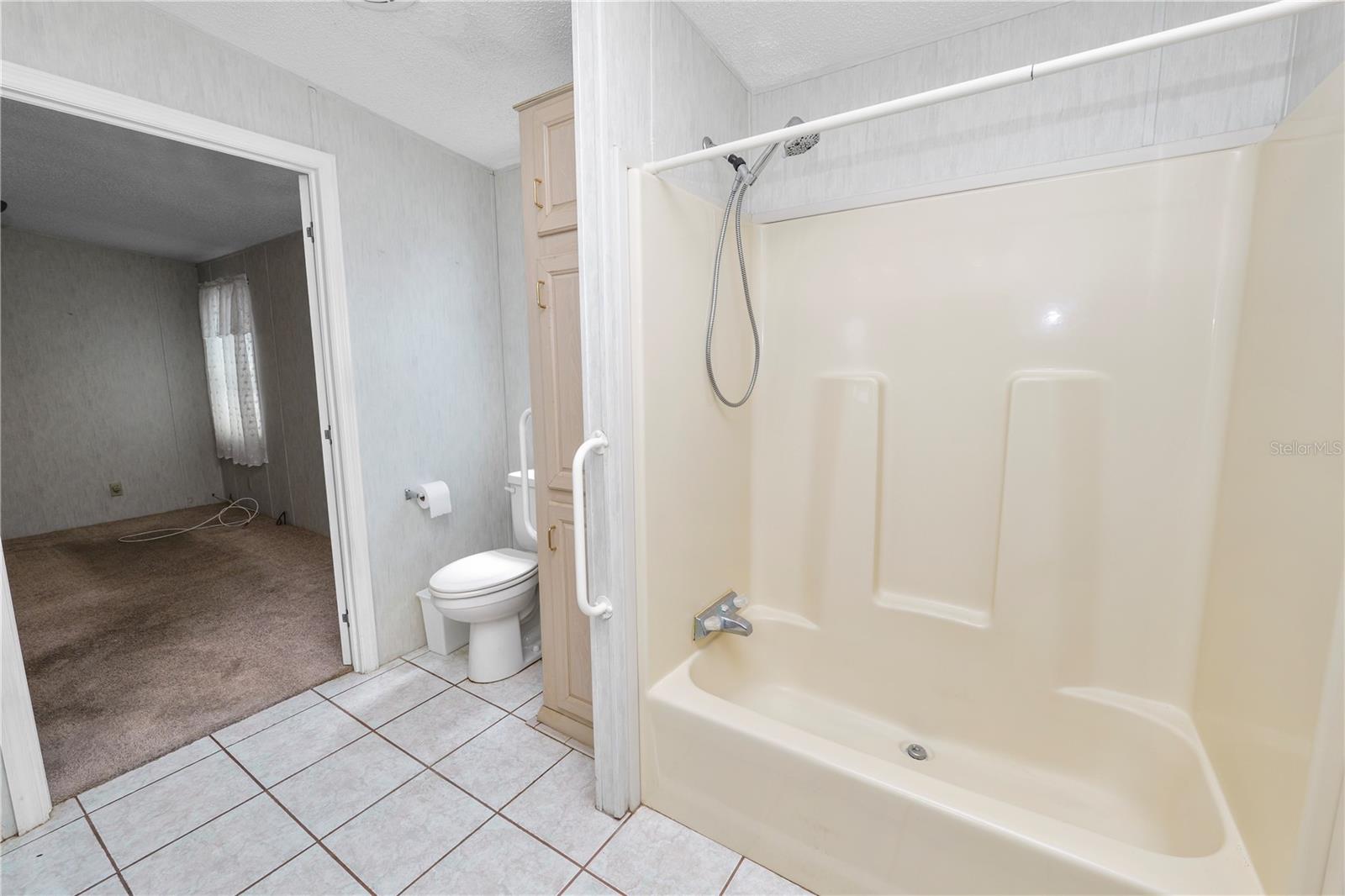 VILLAGE UNIT 03 LAKELAND - Residential