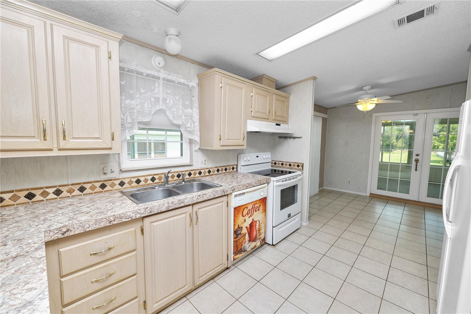 VILLAGE UNIT 03 LAKELAND - Residential