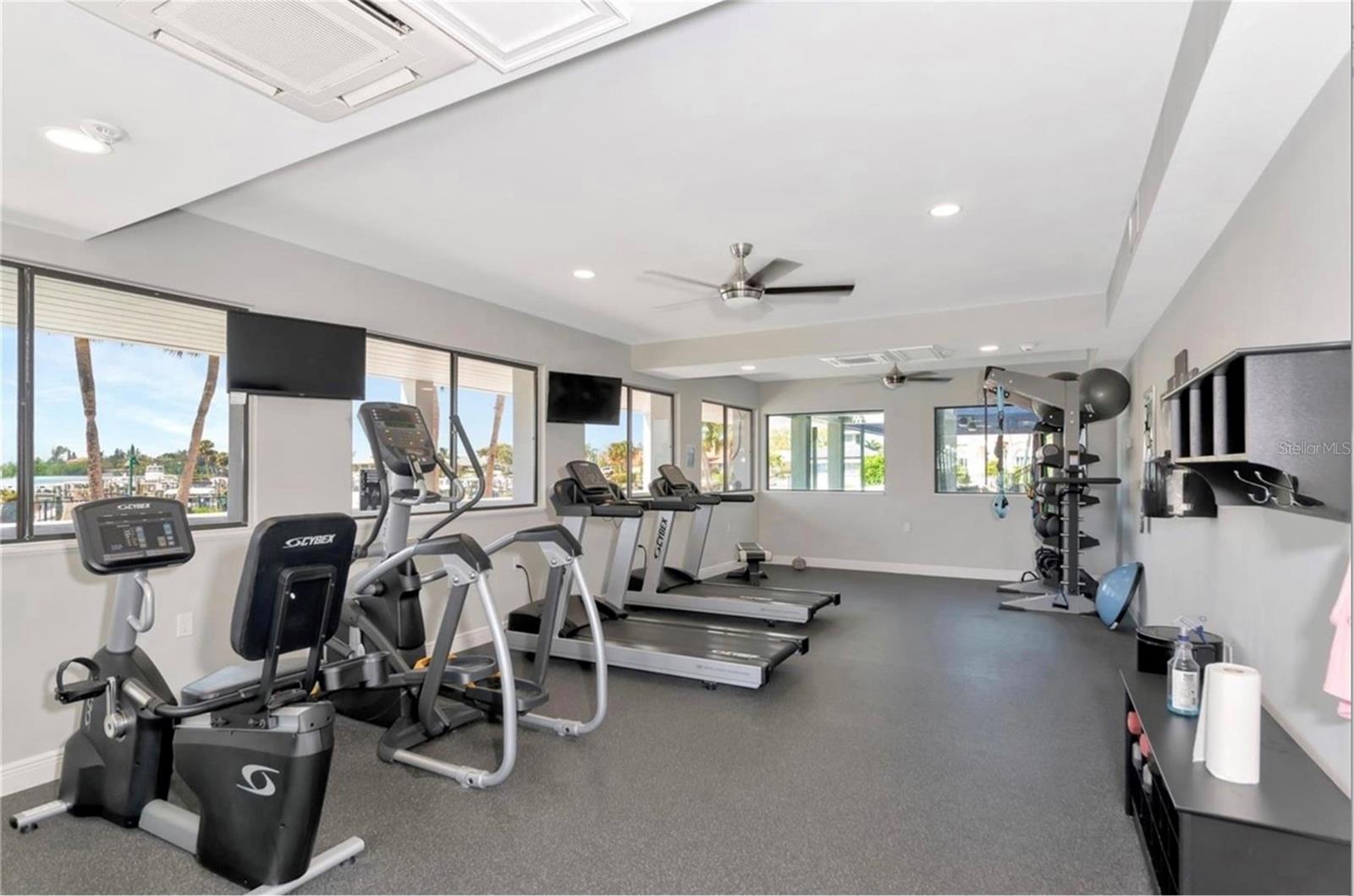 SOUTHBAY YACHT & RACQUET CLUB - Residential