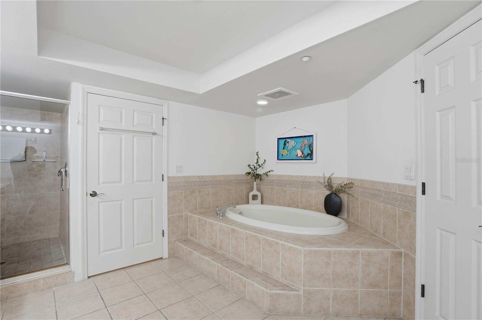 LA CONTESSA CONDO - Residential