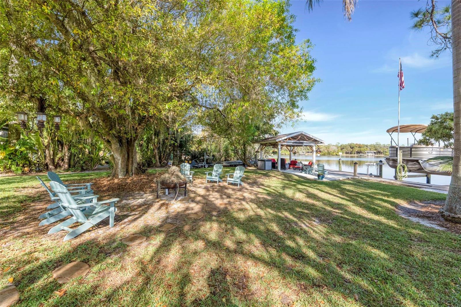 PARADISE SHORES - Residential