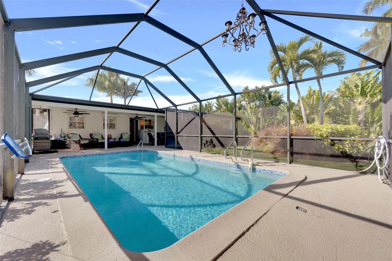 PARADISE SHORES - Residential