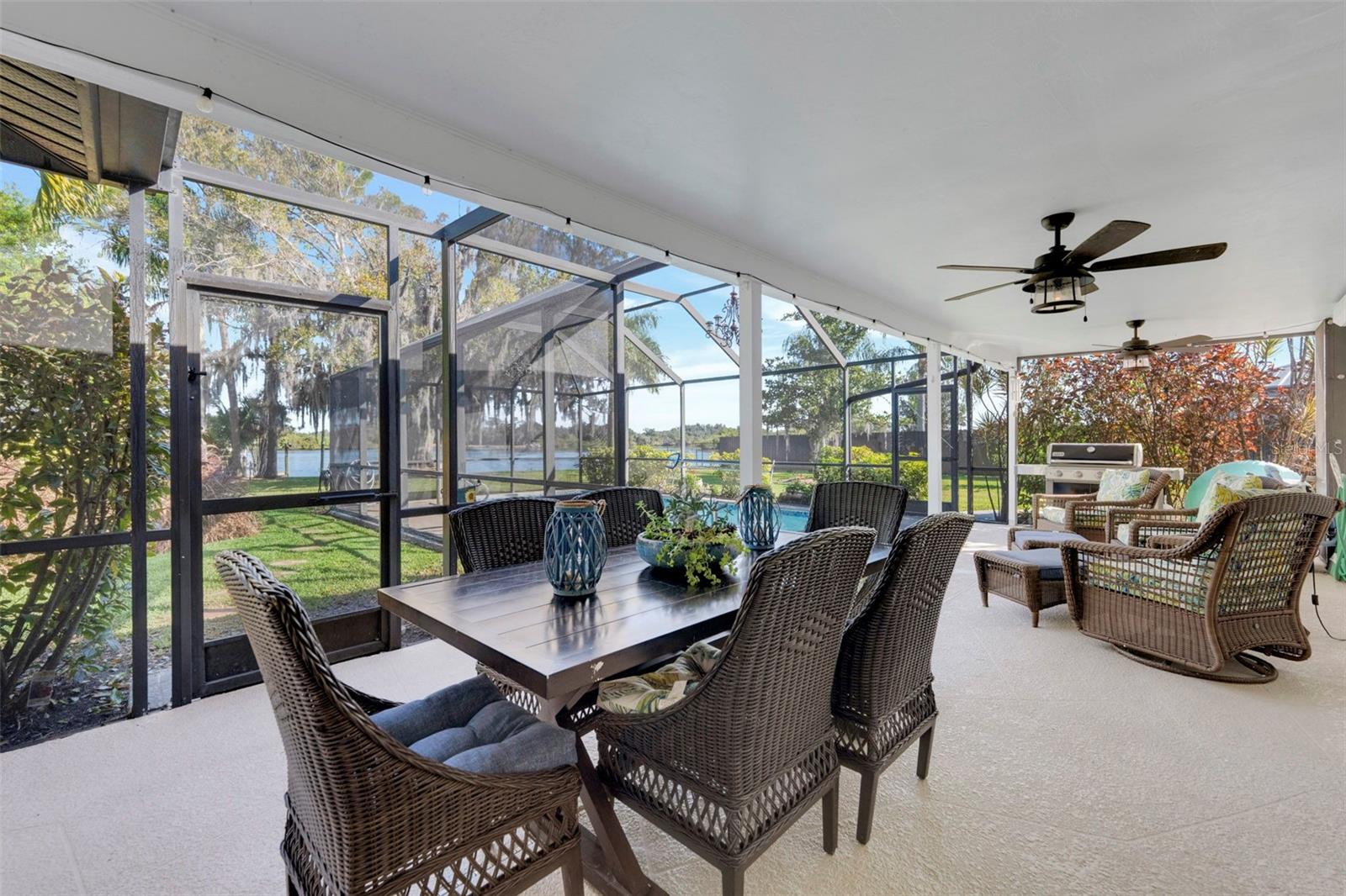 PARADISE SHORES - Residential
