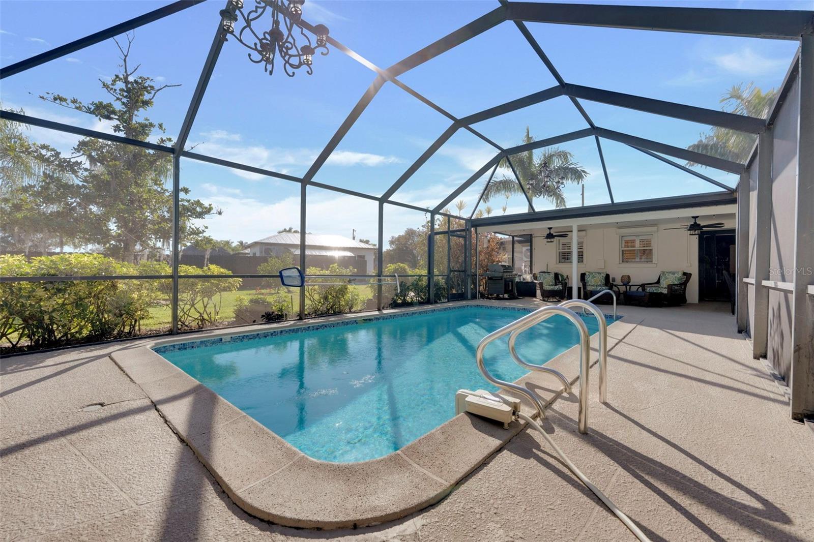 PARADISE SHORES - Residential