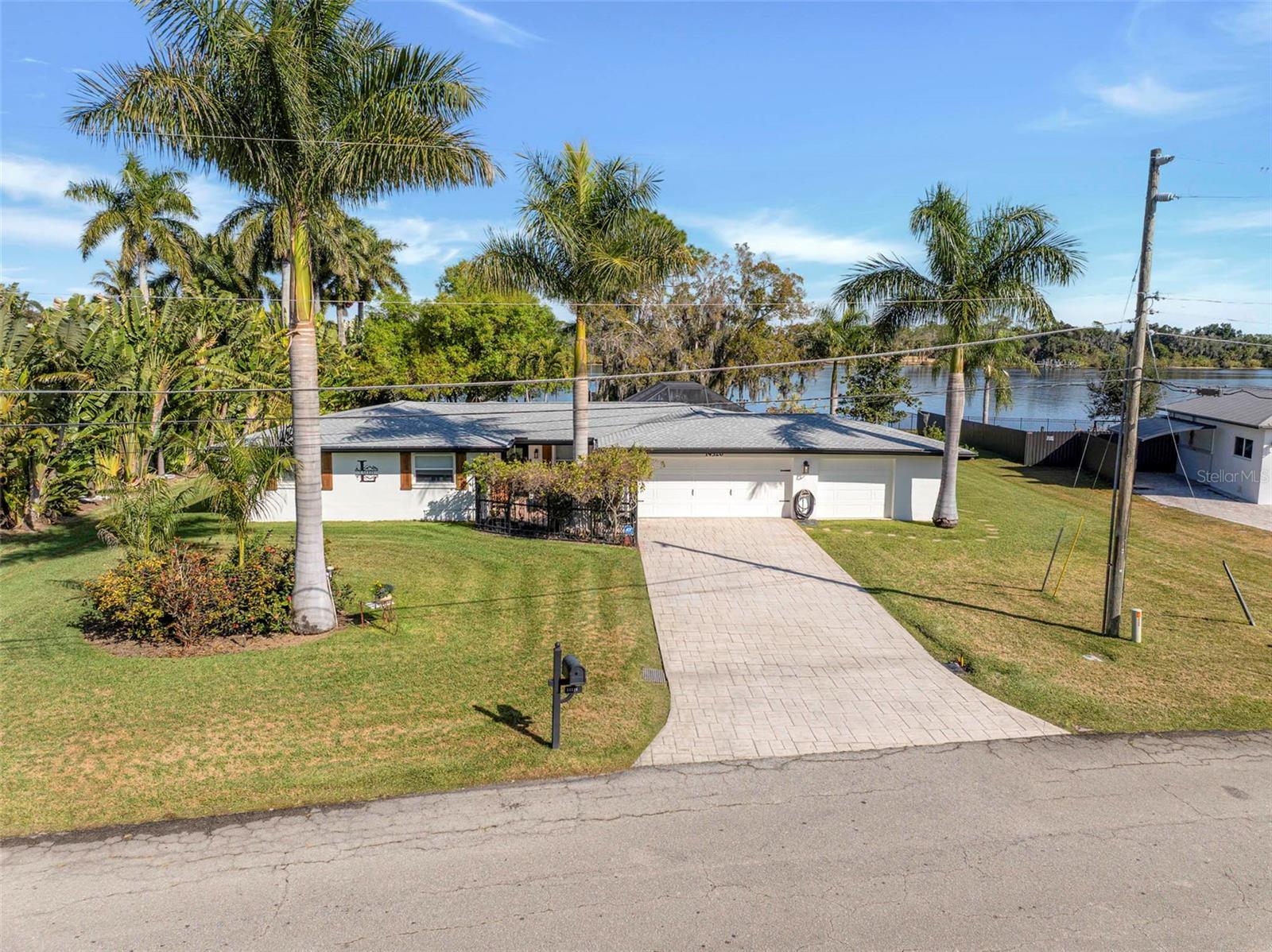 PARADISE SHORES - Residential
