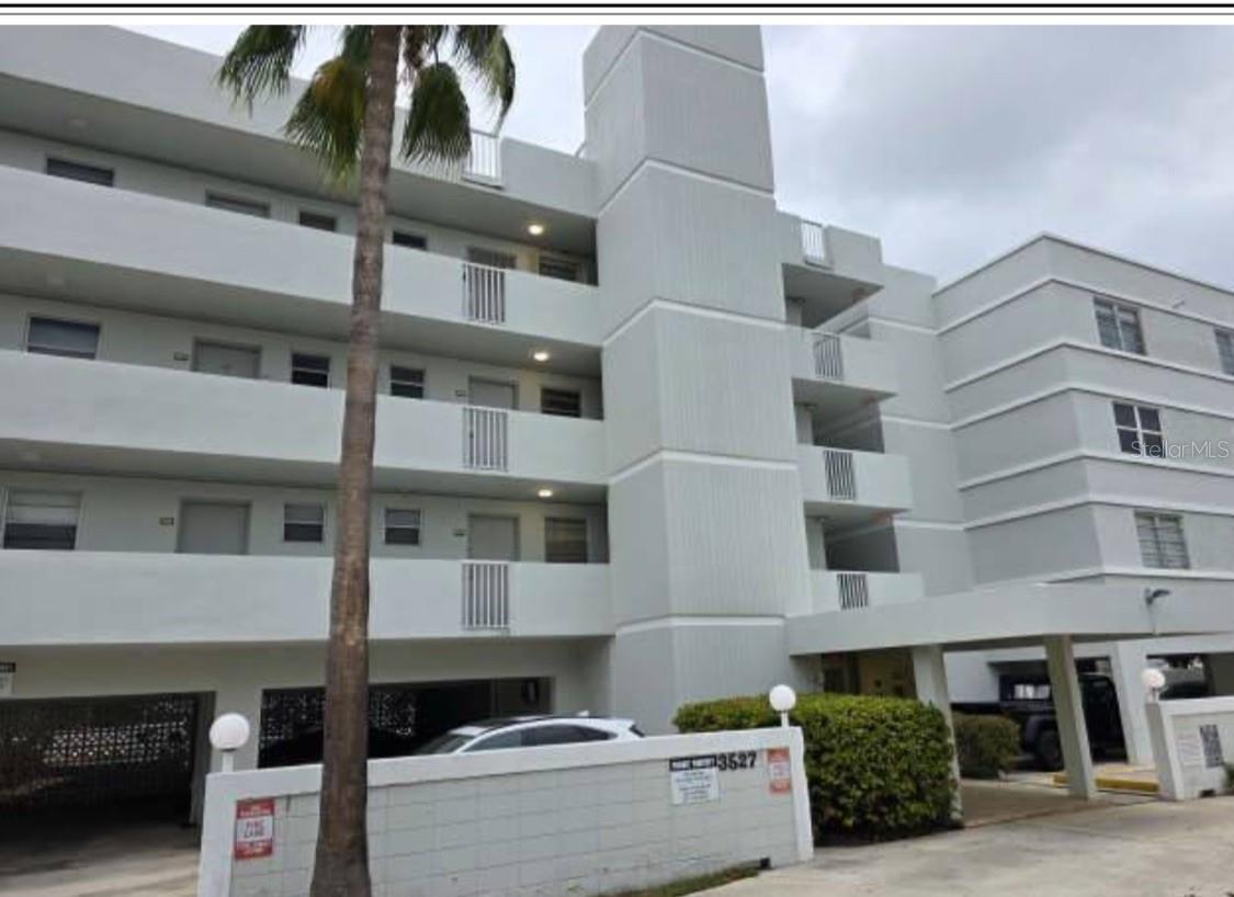 Spacious 2-bedroom condo located in the desirable Eastern Shores area of North Miami Beach. This unit offers 928 SqFt of living space with a functional layout, abundant natural light, and great potential for customization.

Community features include a pool and well-maintained common areas. Ideally situated just minutes from Sunny Isles Beach, Aventura Mall, shopping, dining, and major highways.

Perfect opportunity for investors or primary residence. Strong rental potential in a high-demand area.