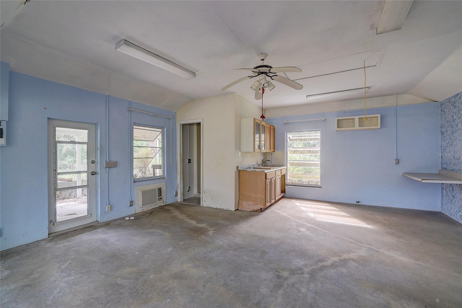 KENT ACRES - Residential
