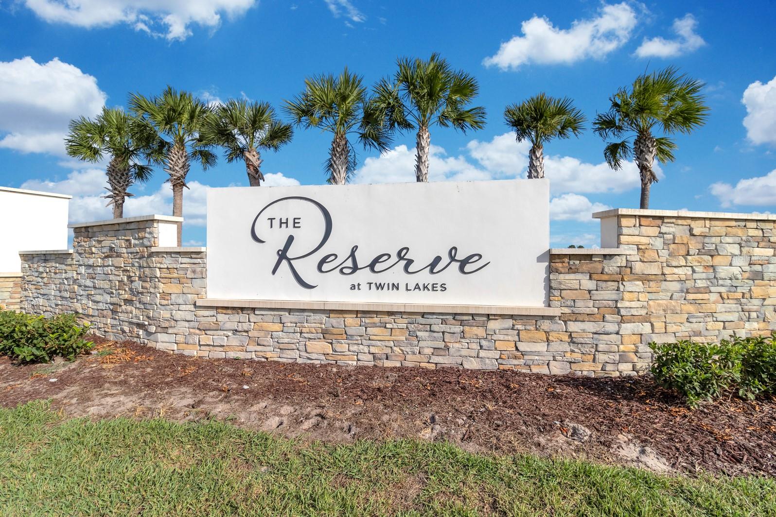 JUST LISTED in St. Cloud!
Looking for the perfect place to raise a family with an effortless commute? Welcome to 2950 Sunstar Drive!
Here is what makes this home an absolute standout:
Private Oasis: Features a gorgeous, newly installed full fence—perfect for kids and fur babies to play safely.
Unbeatable Location: Right around the corner from St. Cloud's brand-new, up-and-coming shopping and dining centers.
Commuter's Dream: Quick, direct highway access straight to Lake Nona's Medical City.
Top-Tier Living: Located in an amazing neighborhood with great local schools and a true, welcoming family-community vibe.