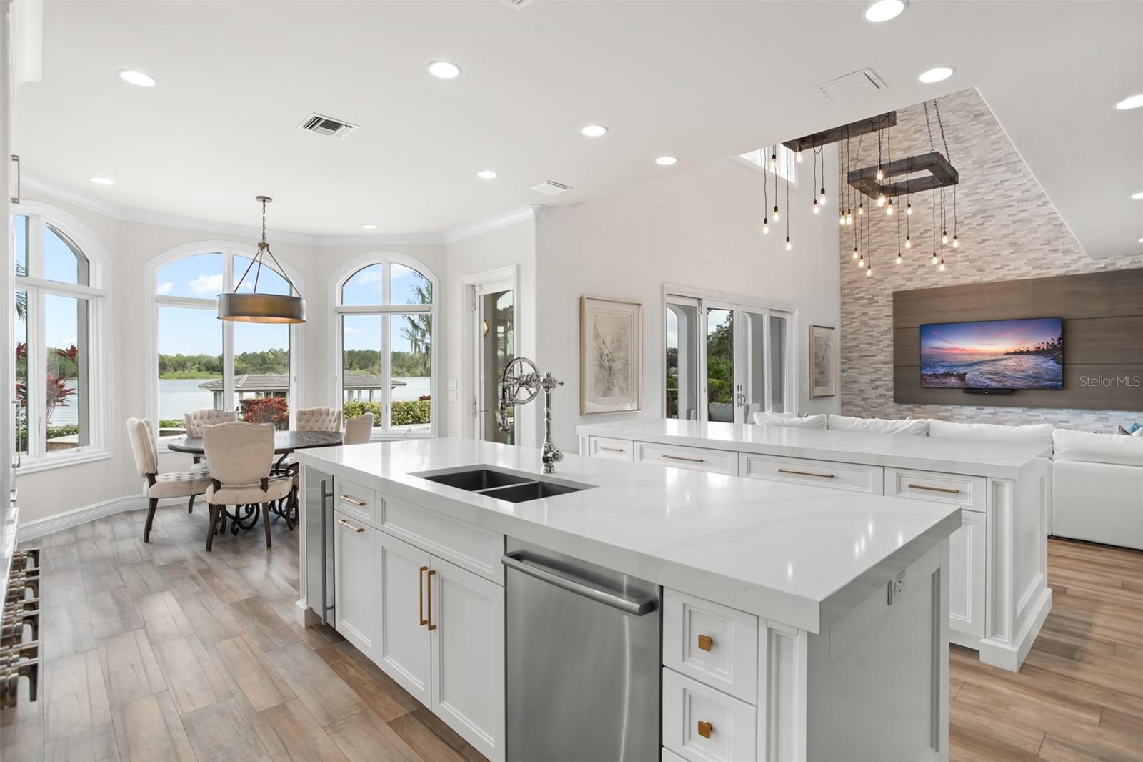SUNSET BAY - Residential