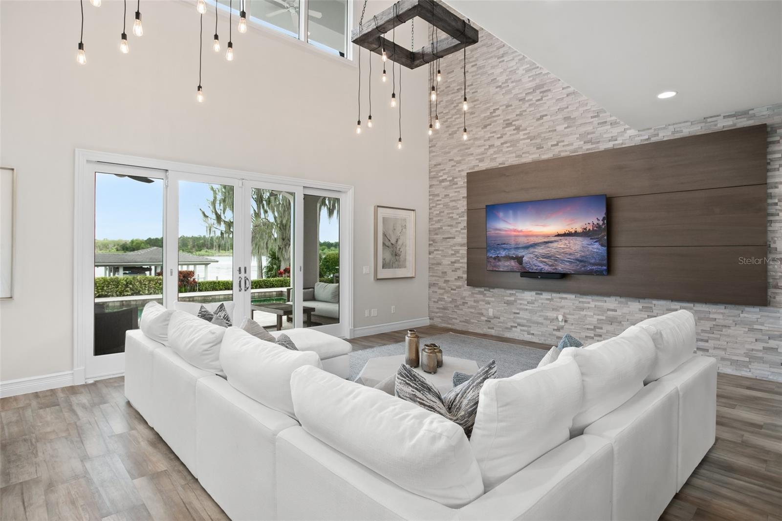 SUNSET BAY - Residential