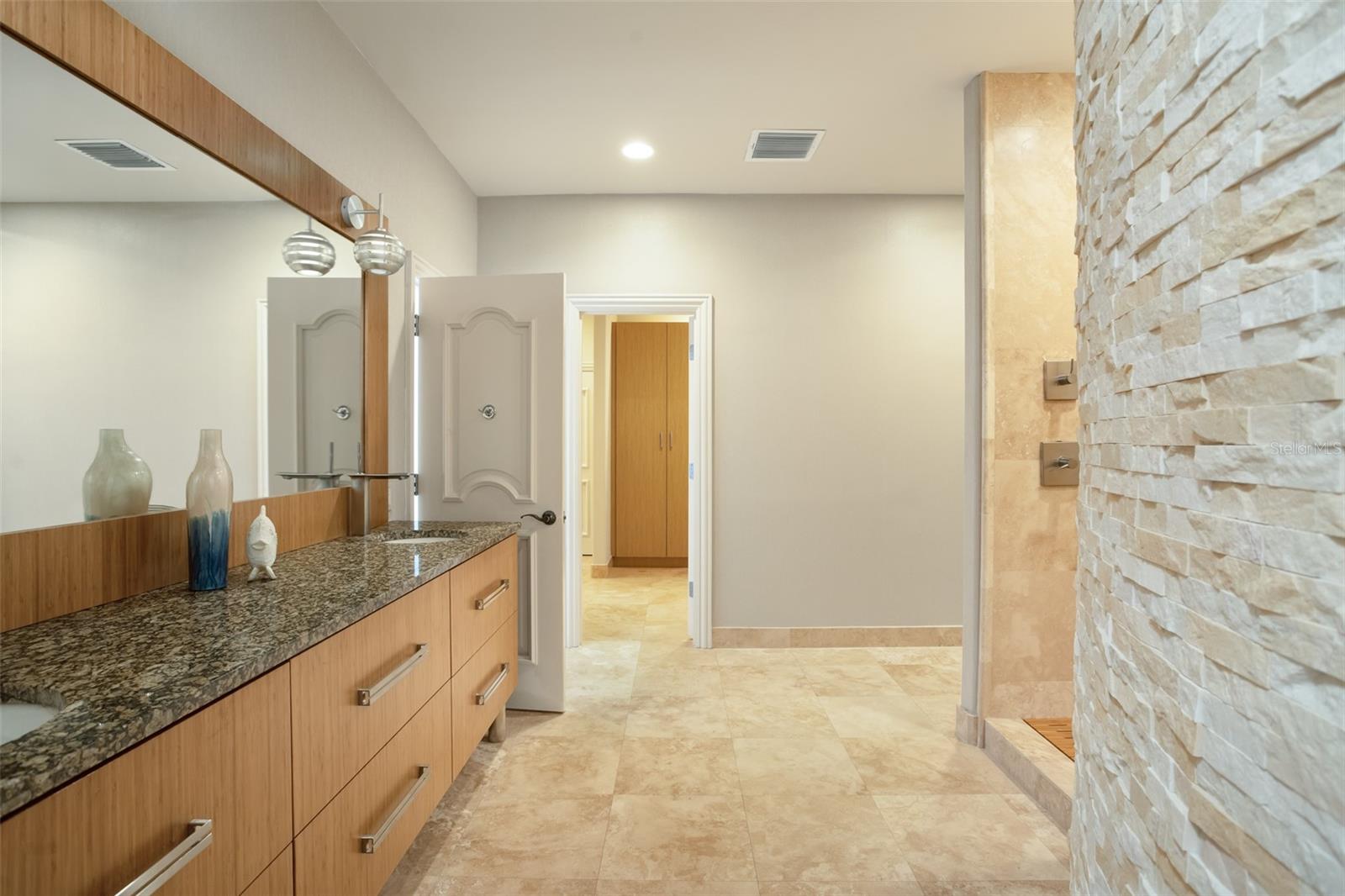 SUNSET BAY - Residential