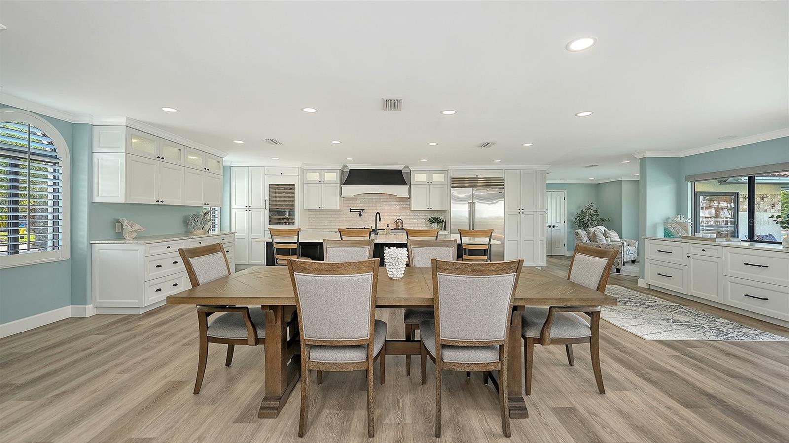 COUNTRY CLUB SHORES - Residential