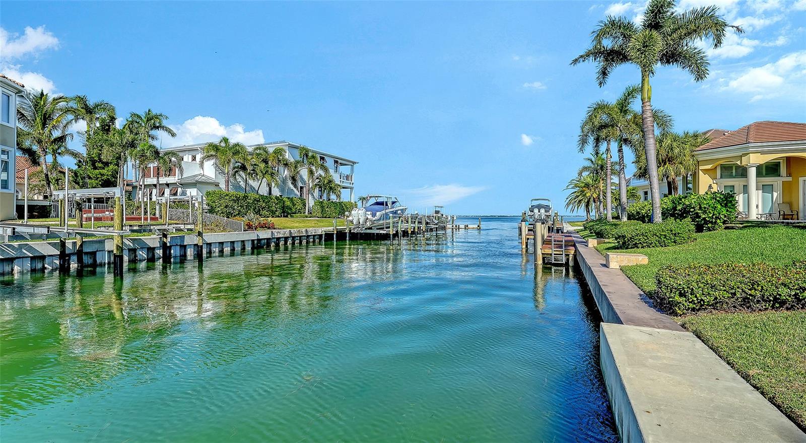 COUNTRY CLUB SHORES - Residential
