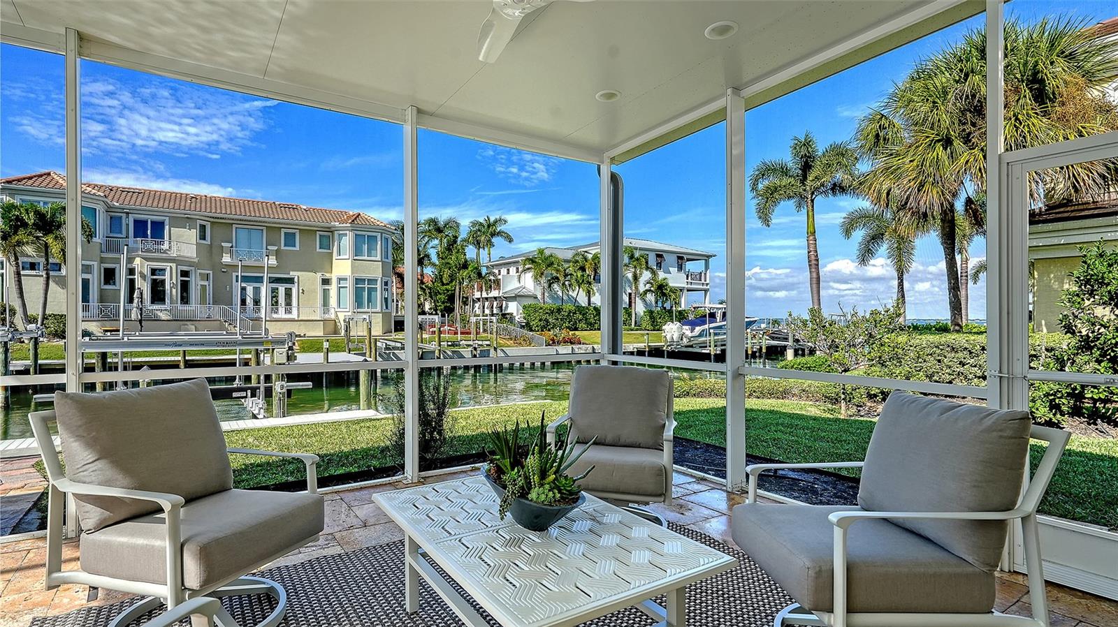 COUNTRY CLUB SHORES - Residential