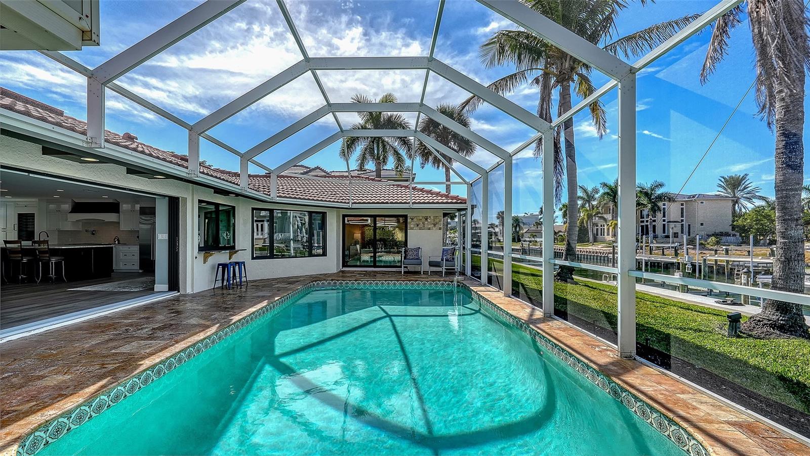 COUNTRY CLUB SHORES - Residential