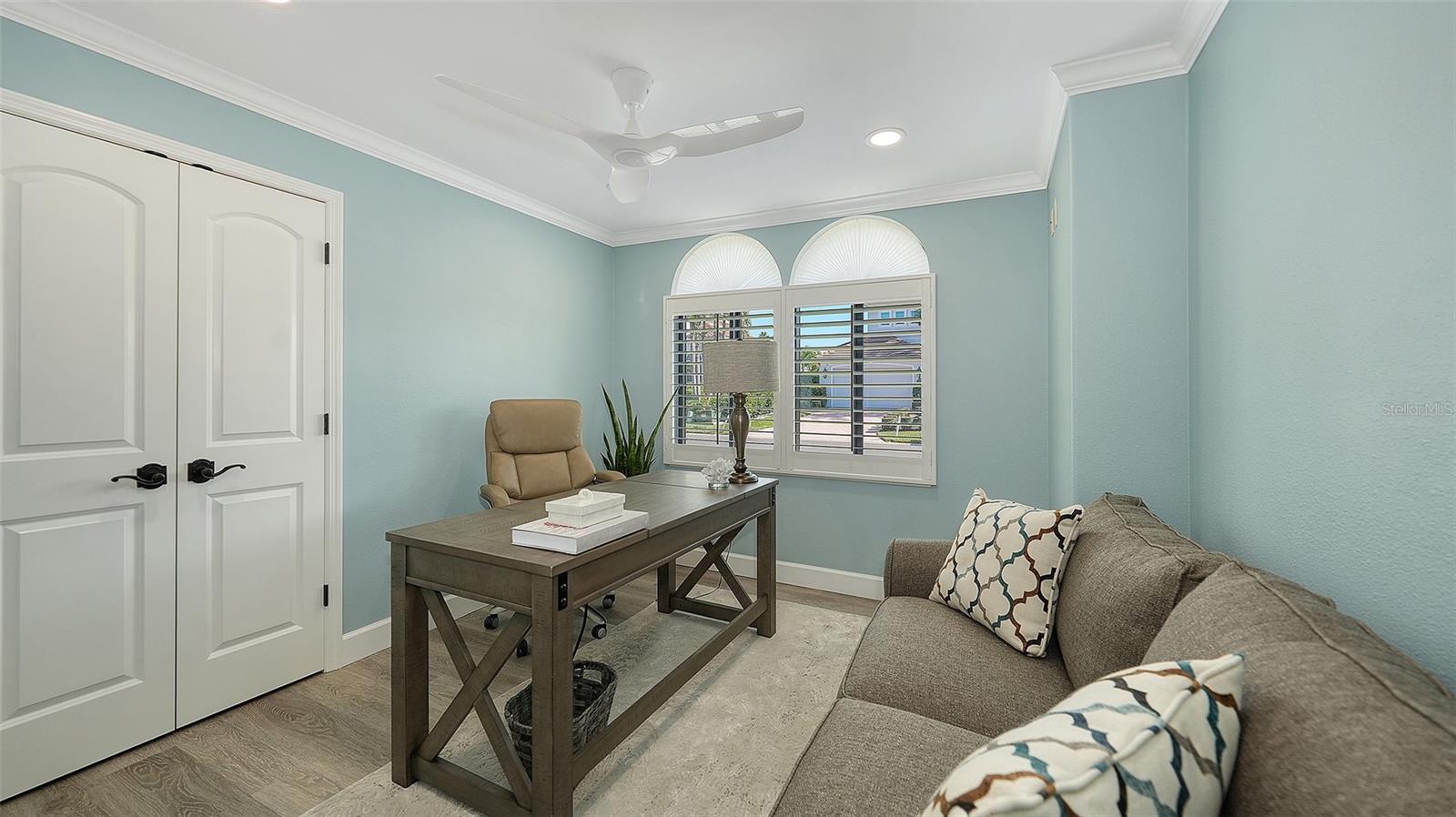 COUNTRY CLUB SHORES - Residential