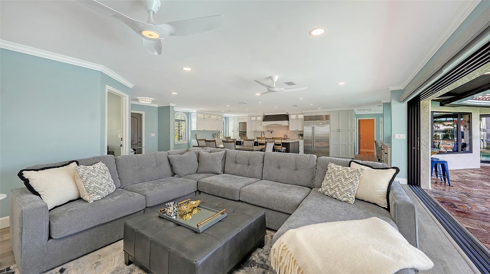 COUNTRY CLUB SHORES - Residential