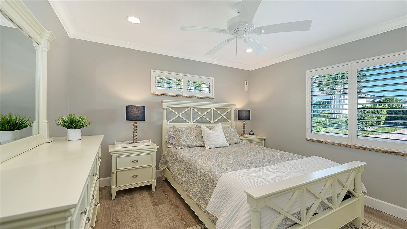 COUNTRY CLUB SHORES - Residential