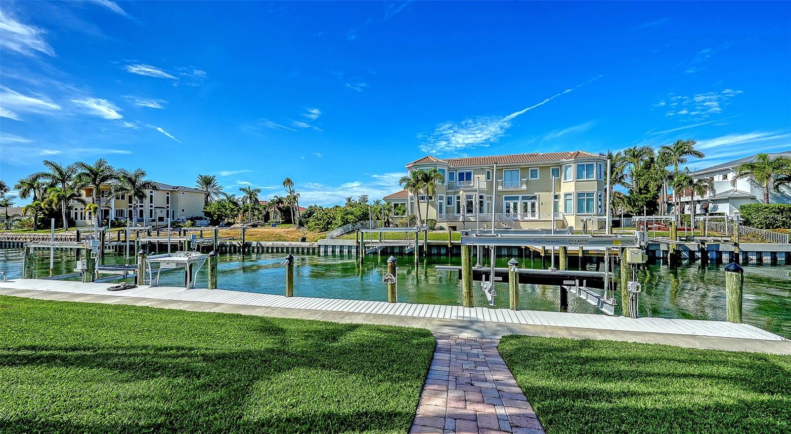 COUNTRY CLUB SHORES - Residential