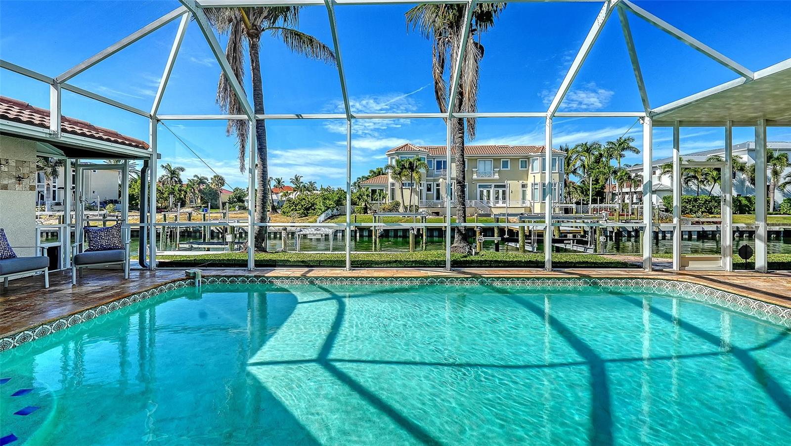 COUNTRY CLUB SHORES - Residential