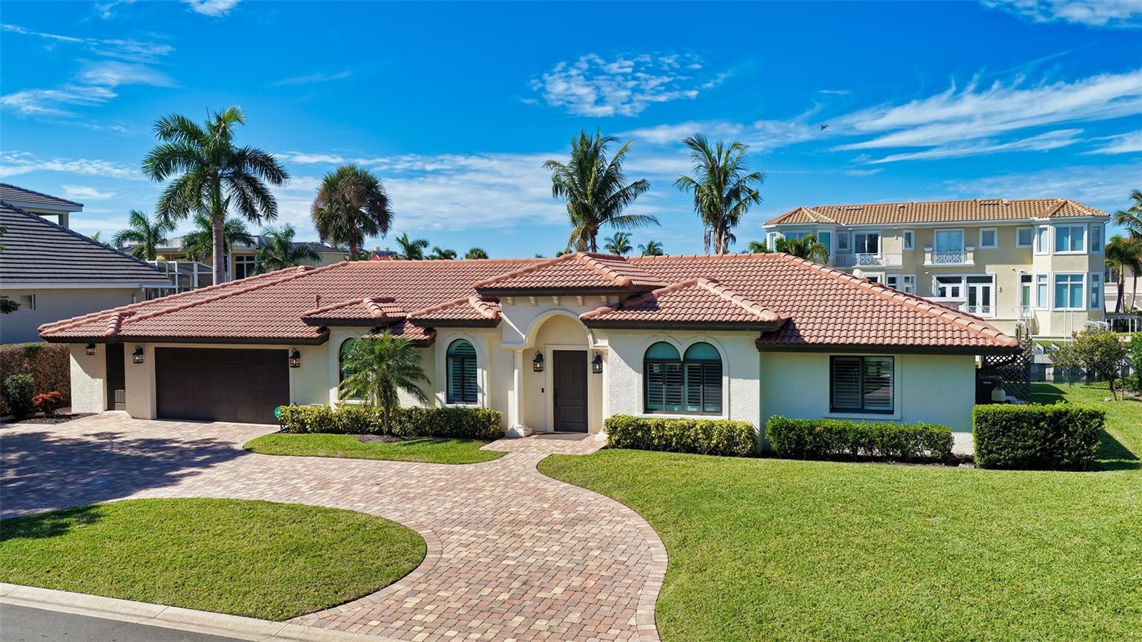 COUNTRY CLUB SHORES - Residential