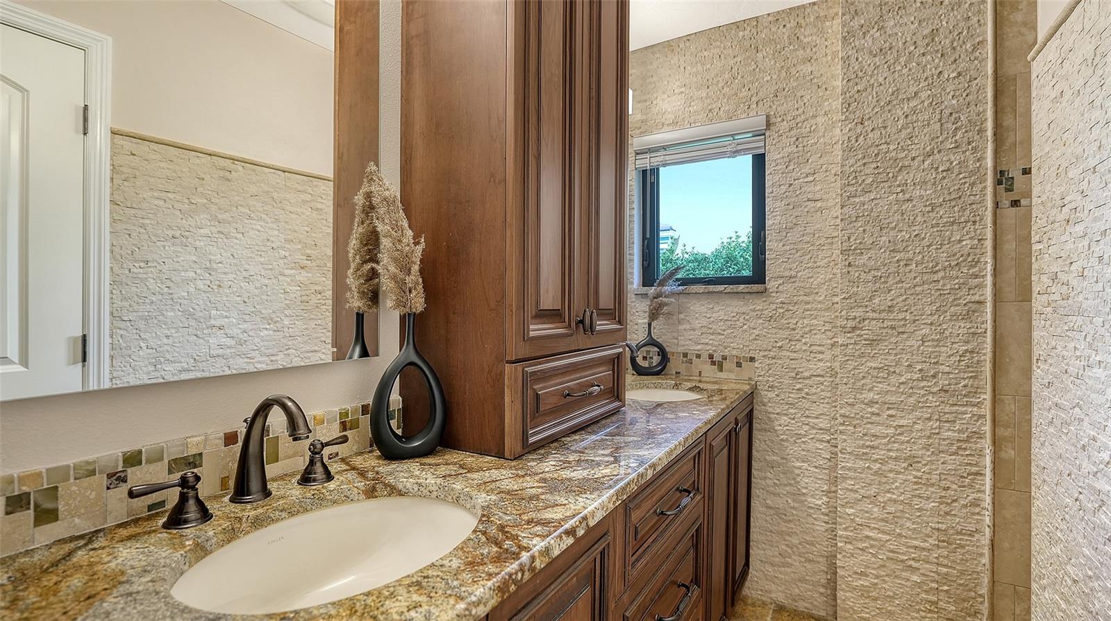 COUNTRY CLUB SHORES - Residential