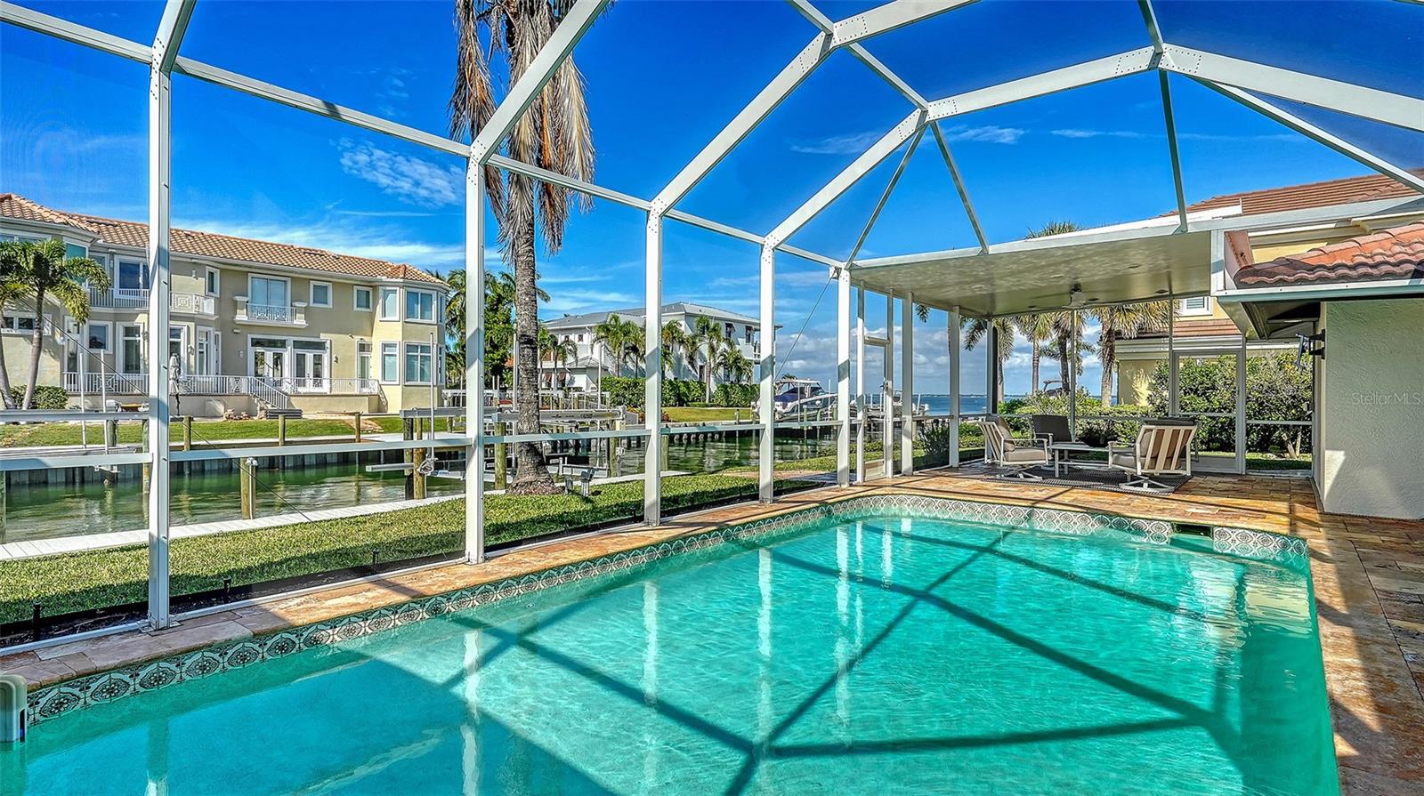 COUNTRY CLUB SHORES - Residential