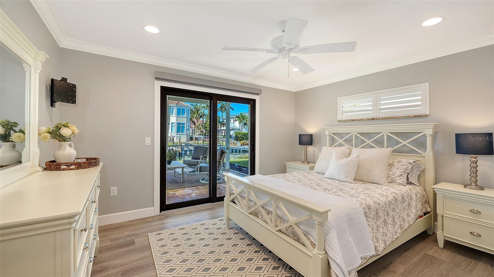 COUNTRY CLUB SHORES - Residential