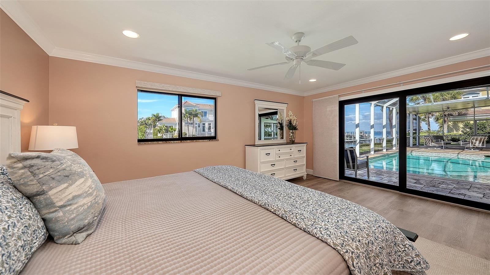 COUNTRY CLUB SHORES - Residential