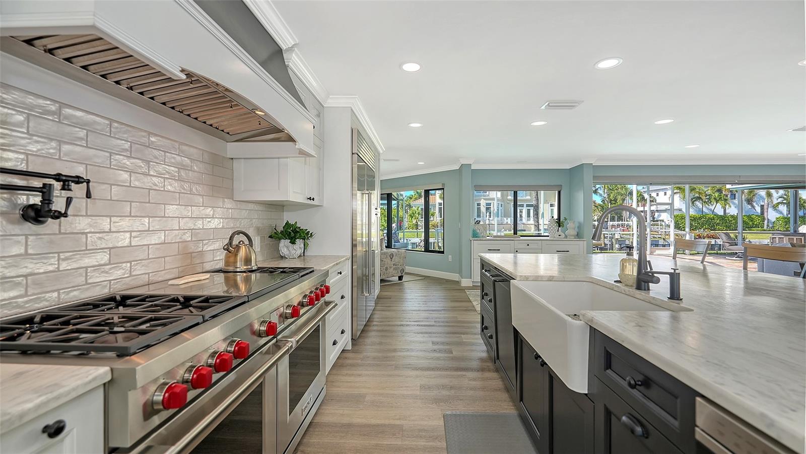COUNTRY CLUB SHORES - Residential