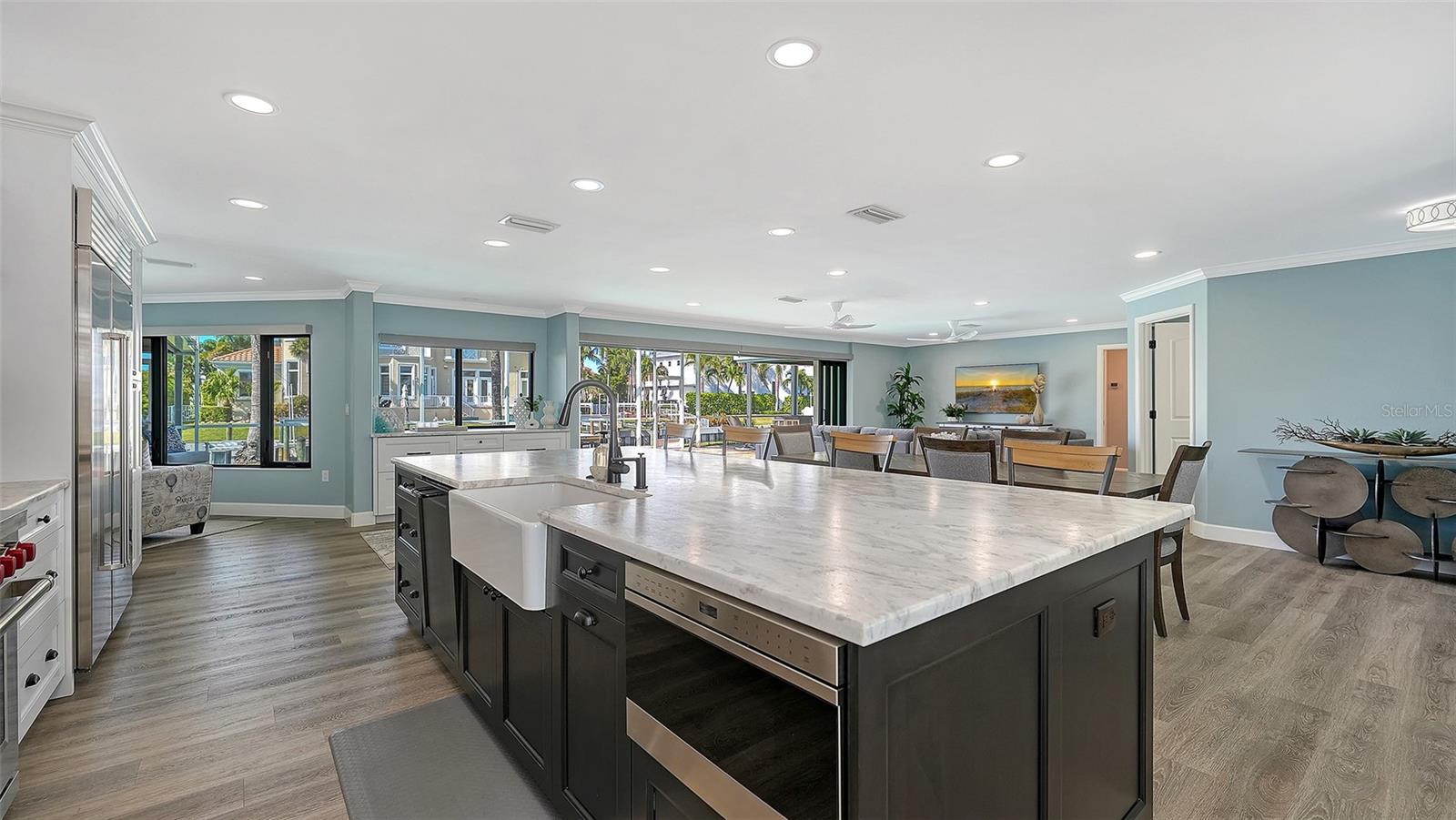 COUNTRY CLUB SHORES - Residential