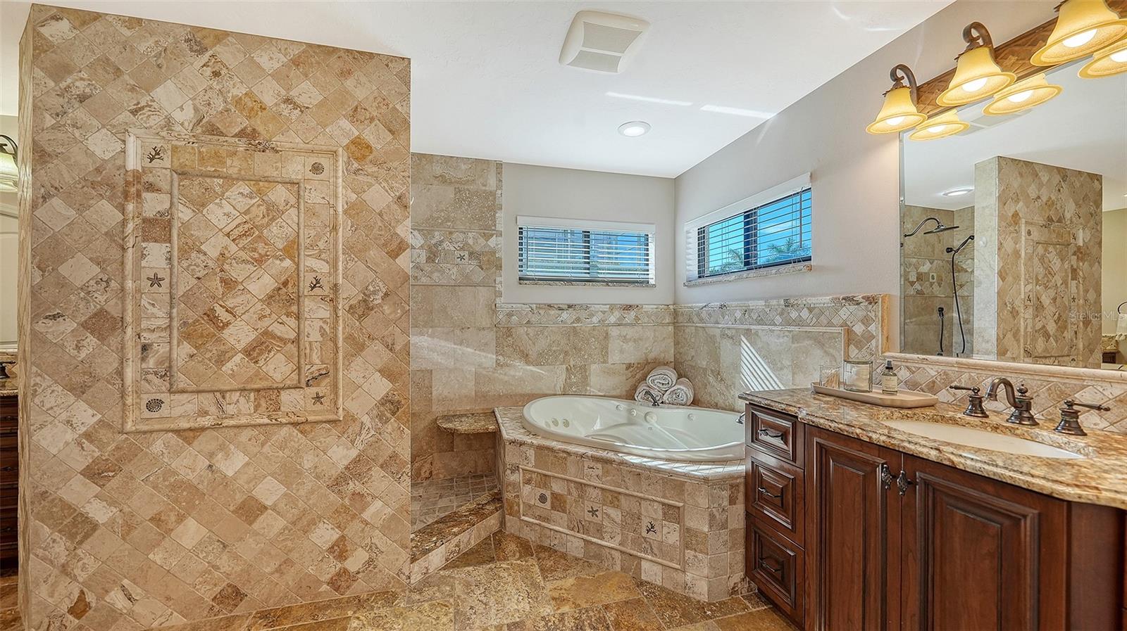 COUNTRY CLUB SHORES - Residential