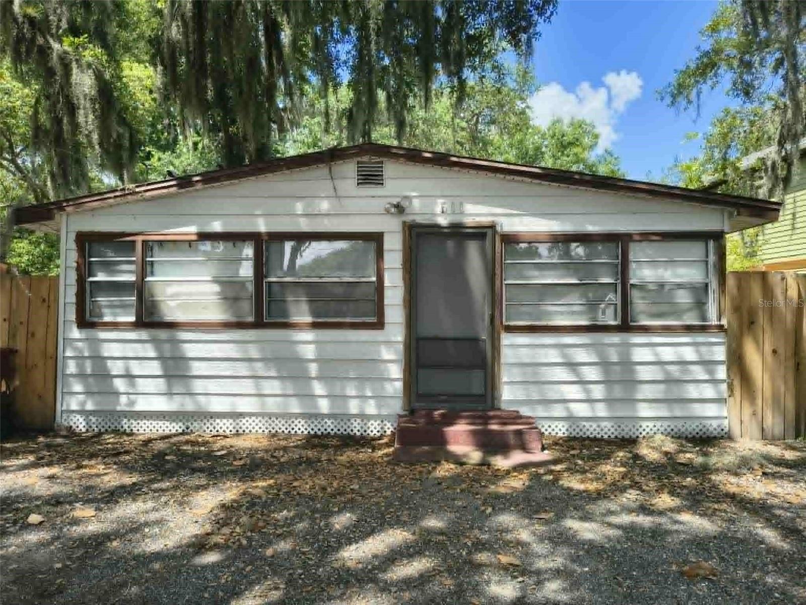 Opportunity is calling! This 2-bedroom, 1-bathroom plus extra room home comes with a new split system (2025) and plenty of potential to make it exactly what you want. Priced to give you room to add value and build equity from day one. Located in the heart of Plant City, minutes from historic downtown, the Florida Strawberry Festival, Dinosaur World, and easy access to I-4 connecting you to both Tampa and Lakeland.
Your canvas is ready. Schedule your showing today!