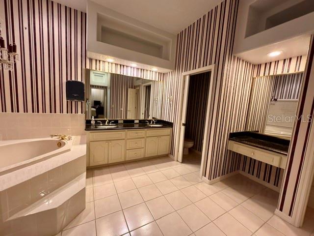 SHERWOOD LAKES - Residential