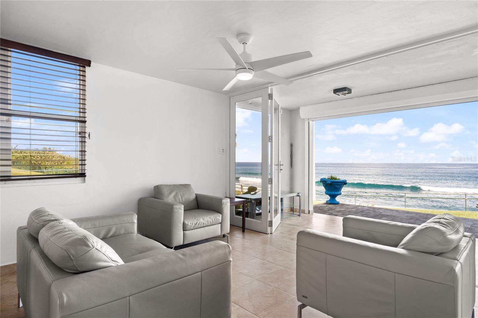 COSTA DORADA - Residential