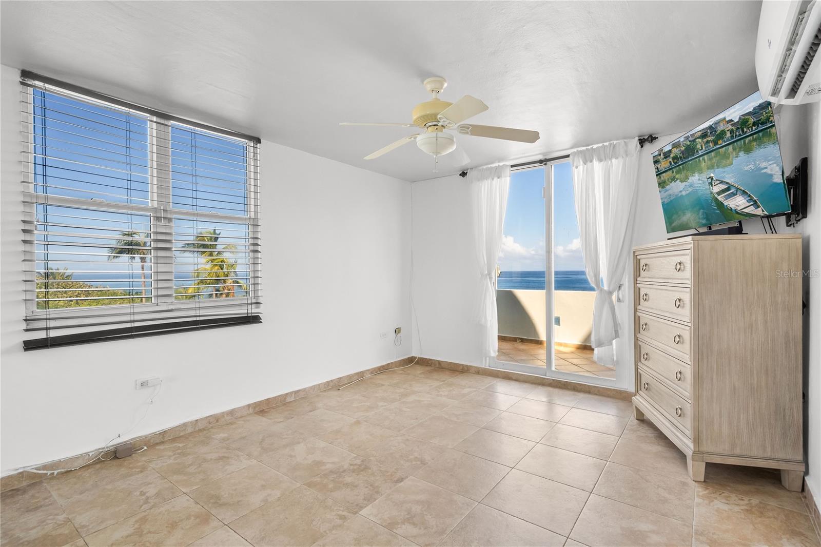 COSTA DORADA - Residential
