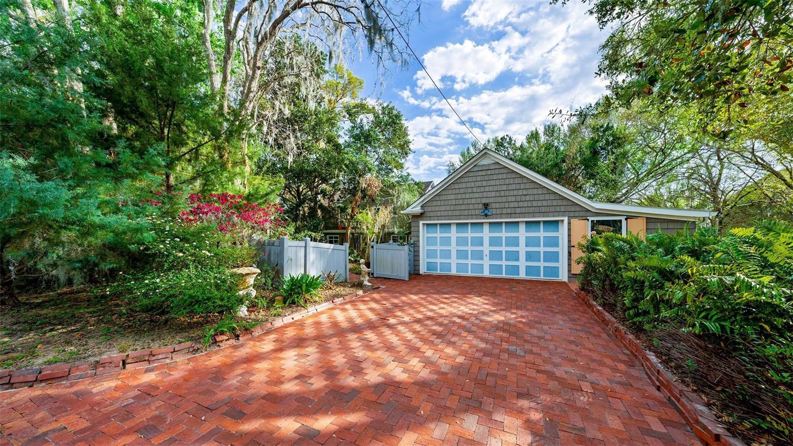 MOUNT DORA GARDNERS - Residential