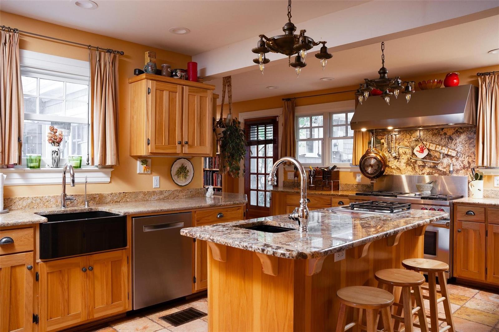 MOUNT DORA GARDNERS - Residential