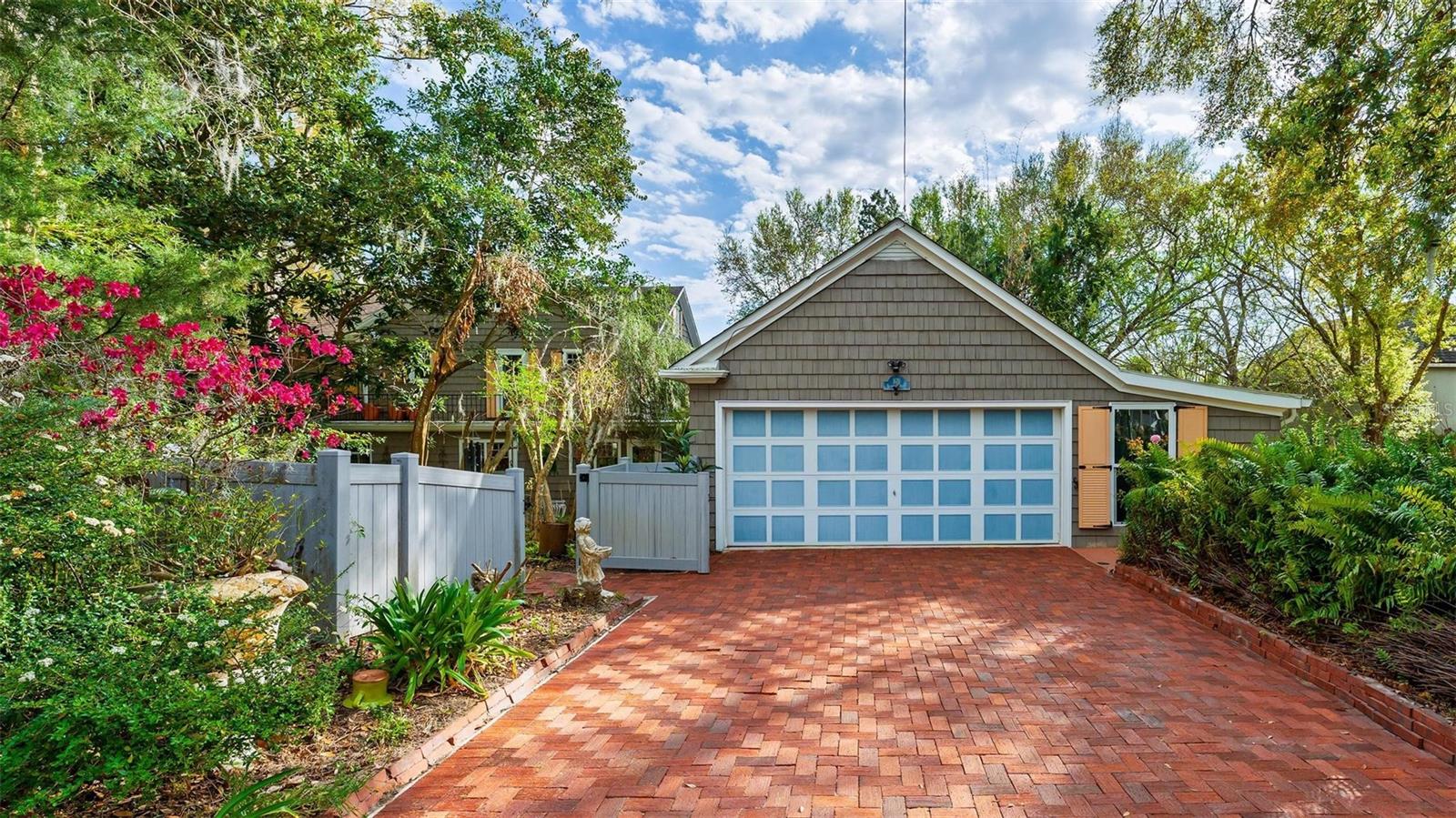 MOUNT DORA GARDNERS - Residential