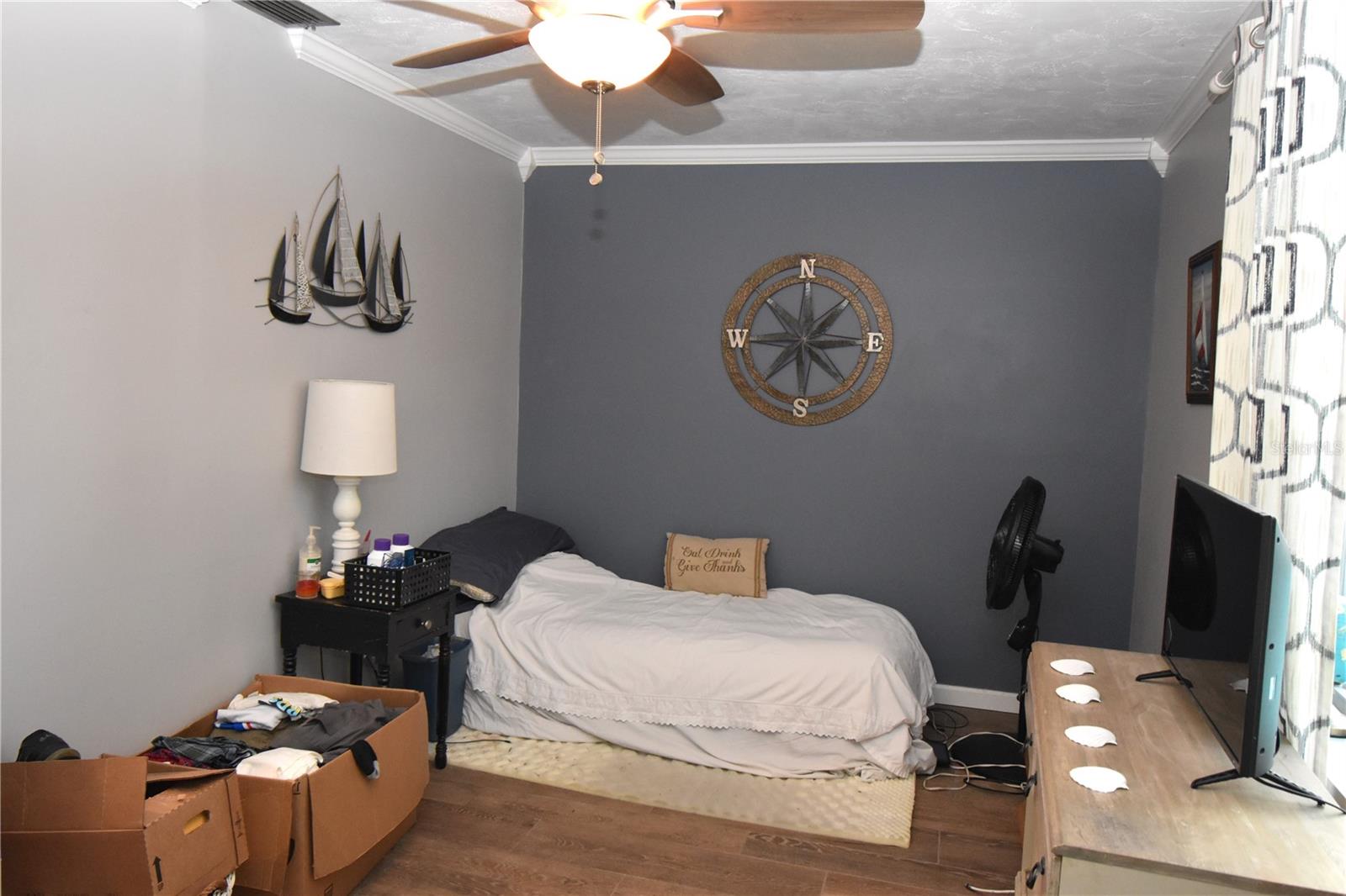 ESQUIRE MANOR - Residential