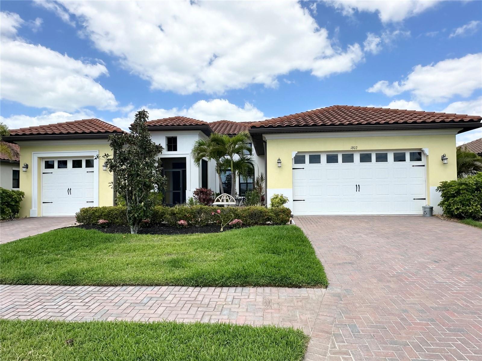 SANCTUARY COVE - Residential