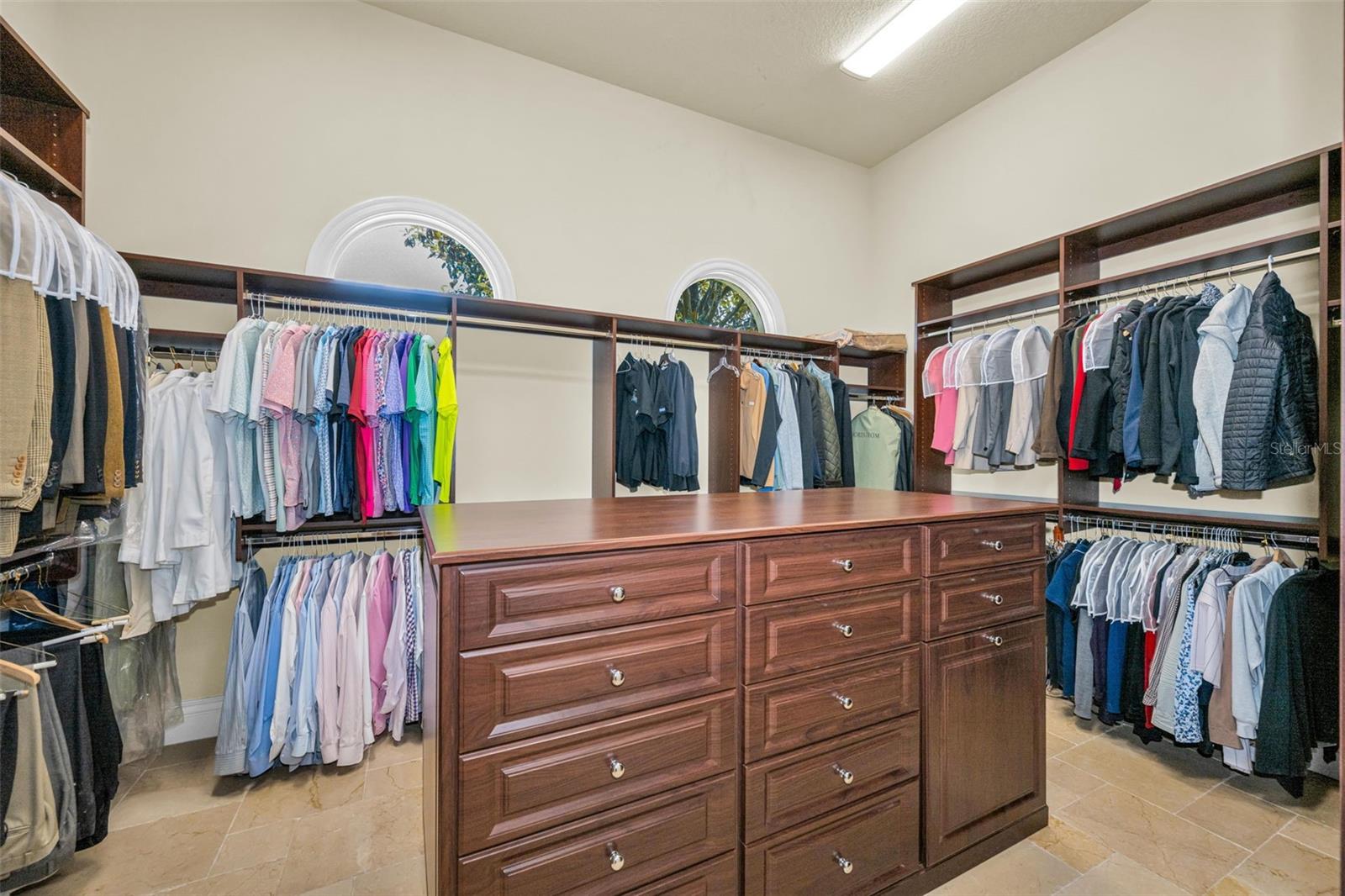 CHAMPIONS CLUB - Residential