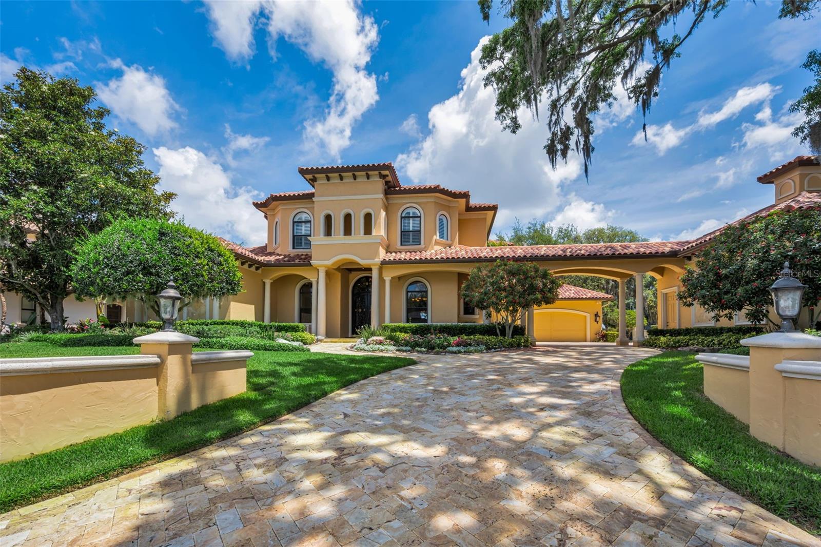 CHAMPIONS CLUB - Residential