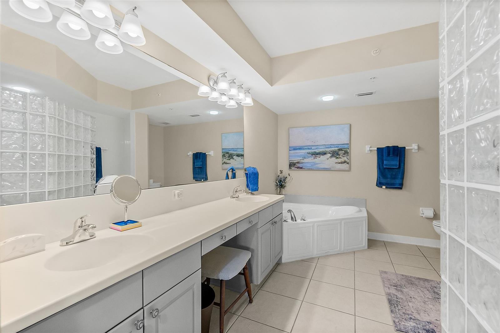 TOWERS GRANDE CONDO - Residential