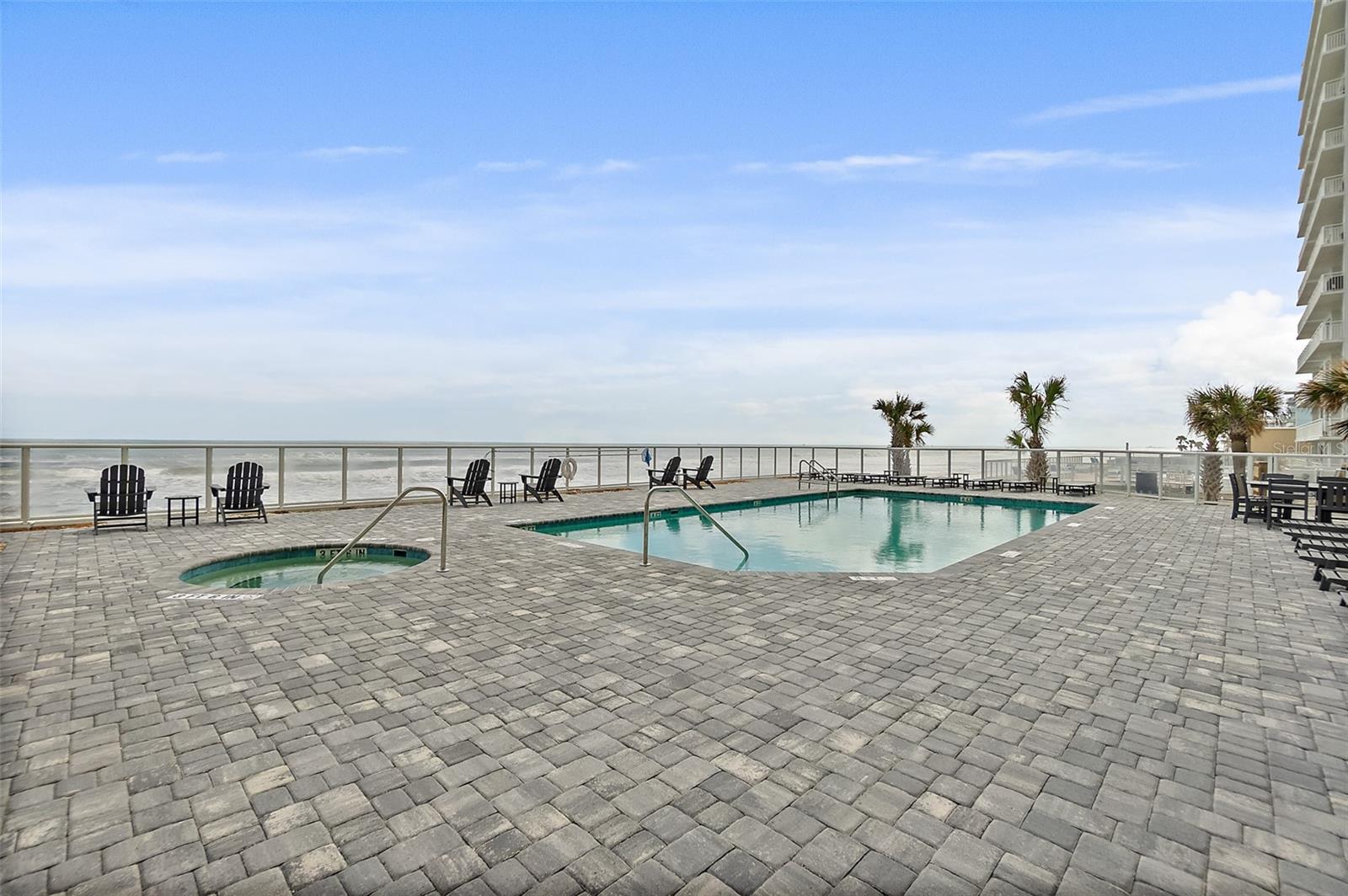 TOWERS GRANDE CONDO - Residential