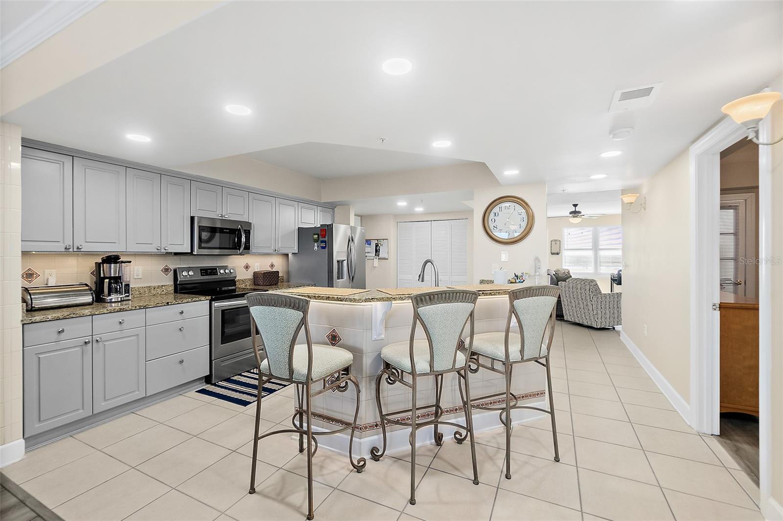 TOWERS GRANDE CONDO - Residential