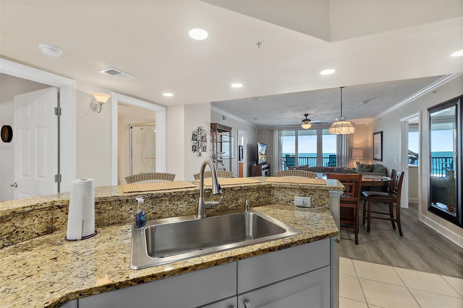 TOWERS GRANDE CONDO - Residential