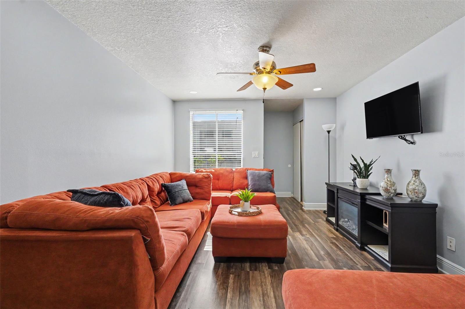 TAMPA VILLAS SOUTH UNIT 1 - Residential